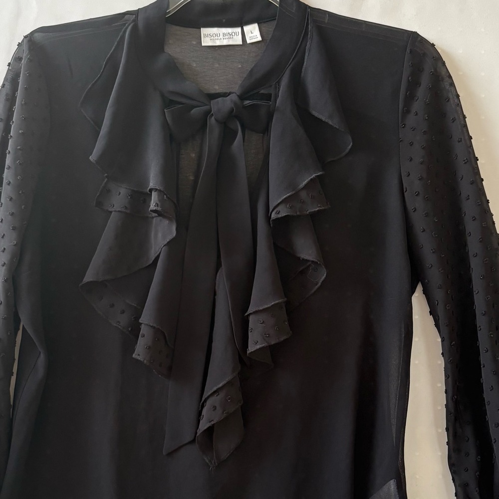 Bisou Bisou Black Sheer Blouse with Bow  Size L. Polyester. INV25/165